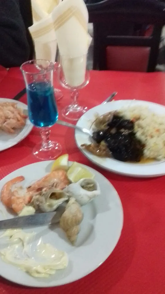 Cevettes Et Escargots de Mer Riz Cantonais Et Poulet Au Caramel